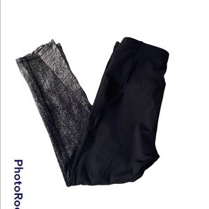 NWT All in Motion Sleek Run Workout High Rise Capri Black w/ Metallic Silver XS